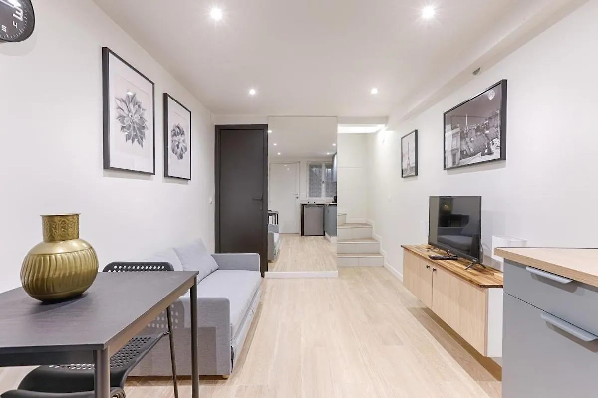 Elegant Apartment In Paris' Historic Center Paris