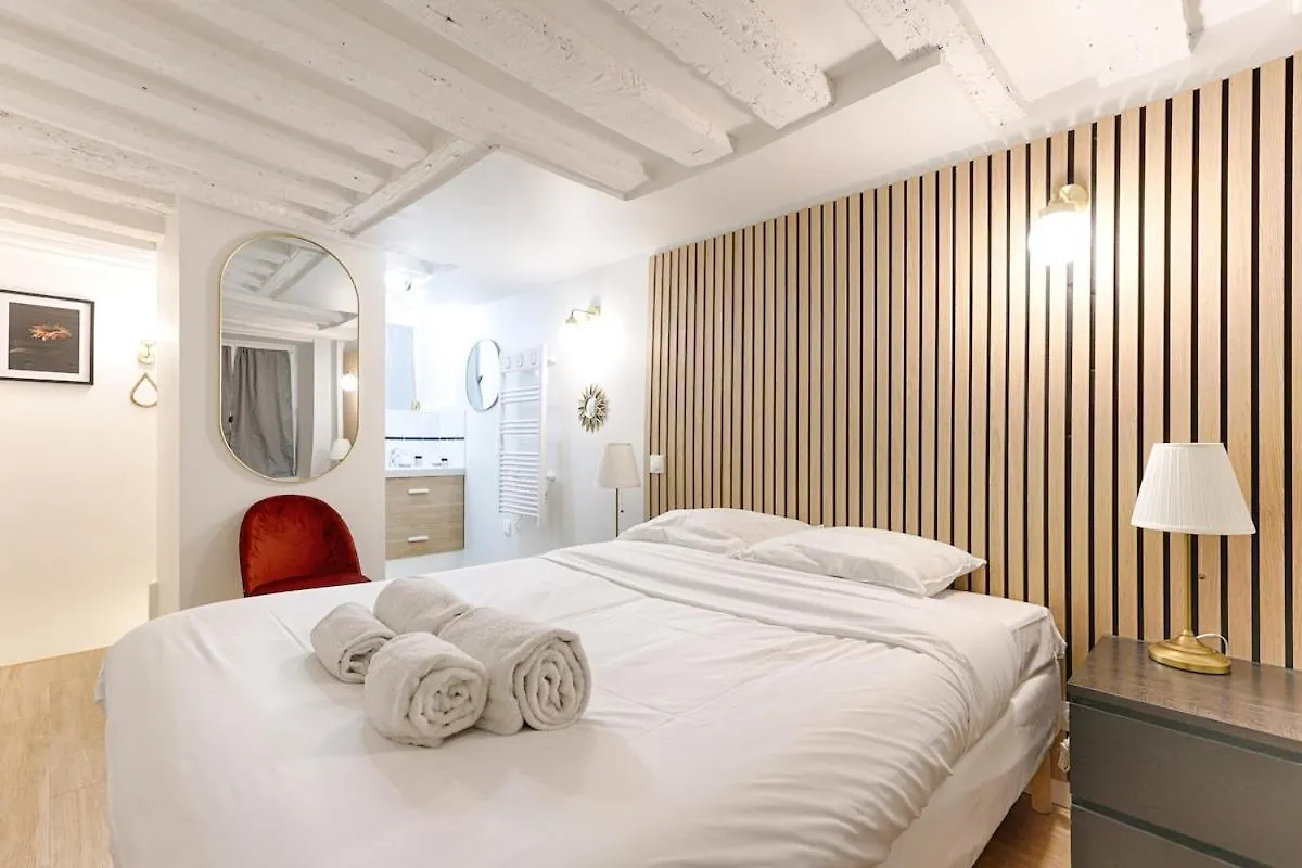 Elegant Apartment In Paris' Historic Center 0*, Paris